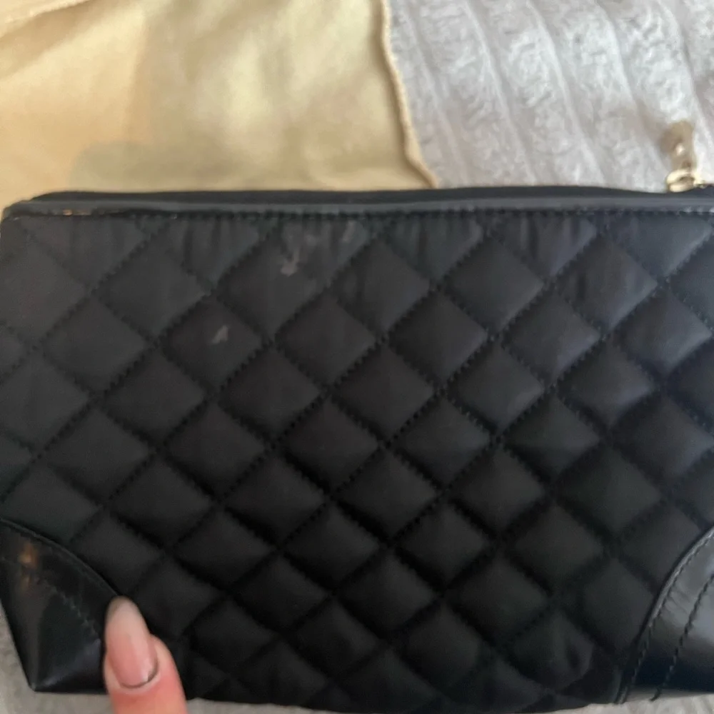 Burberry pouch makeup bag - Picture 2 of 3